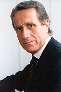 Giancarlo Aragona, nato a Messina il 14 novembre del 1942...Segretario Generale della Osce...Secretary General of the Organisation for Security and Cooperation in Europe(Organizzazione per la sicurezza e la cooperazione in Europa nel 1996)!!!Nato a Messina il 14 novembre 1942, Giancarlo Aragona  entrato in diplomazia nel 1969, ricoprendo vari incarichi a Vienna, Freiburg im Breisgau, Lagos, Roma, Londra e Bruxelles. Tra il 1992 e il 1994  stato consigliere diplomatico del ministro della difesa italiano. Nel 1994  stato nominato vicecapo del gabinetto del ministro degli esteri, divenendo capo del gabinetto l'anno successivo. Laureatosi presso l'ateneo di Messina il 14 novembre 1964! Adesso , Director General for Multilateral Political Affairs and Human Rights at the Ministry of Foreign Affairs in Rome