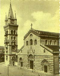 La Cattedrale nel suo splendore con l'imponente Campanile
