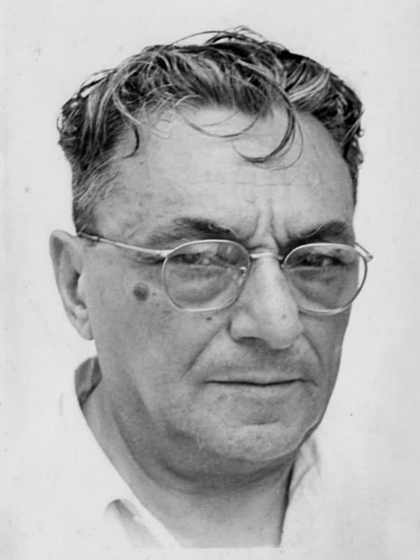 Ettore Castronovo. Nativo di Gesso, dedico tutta la sua vita agli studi radiologici in materia oncologica e fu pioniere italiano di scienza e medicina nucleare riconosciuto ed omaggiato ovunque. La sua costante dedizione ed esposizione alle radiazioni gli fece perdere entrambe le mani, fino ad ucciderlo del tutto. Fond presso l'ospedale "Puglisi Allegra" il primo laboratorio di radiodiagnostica e radioterapia dei tumori. Siamo ai massimi livelli che la messinesita abbia mai espresso nella sua storia.