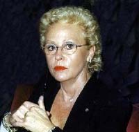 Olga Mondello Franza, "Messinesissima". Cavaliere del Lavoro, a capo di un impero fatto di navi, alberghi ed investimenti immobiliari. Oltre mille dipendenti. Emblema delle donne menager. 