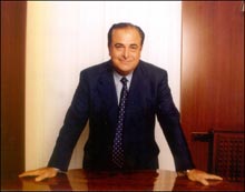 Il 20 giugno 1995  Sergio Bill  eletto dallAssemblea Confederale presidente di Confcommercio. Nel dicembre 2005 viene coinvolto in un presunto irregolare utilizzo dei fondi di Confcommercio per la compravendita di un immobile di propriet di Stefano Ricucci da parte dell'associazione. Per questo riceve un avviso di garanzia. Nello stesso mese di dicembre  si dimette da presidente della Confcommercio. Nel bene e nel male agli onori della cronaca nazionale. 