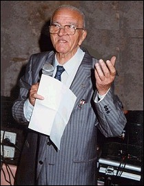 Giovanni Cutrufelli era nato a Messina nel 1922-  morto il 16 agosto 2005 all'et di 82 anni. Attore e regista. Uomo di immensa cultura con particolare riguardo nei confronti di Pirandello, fu l'artefice della riapertura del Teatro Greco di Taormina dove port i pi grandi attori italiani. Tenne a battesimo Mollica che debutt con lui a 17 anni e Anna Moleti. 