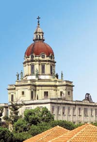 Il mitico santuario di Cristo Re a protezione della citt cristianamente. Edificato sopra le mura del pi grande castello italiano il Matagriffone o Roccaguelfonia!!!