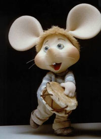 La voce del pupazzo pi famoso della TV non solo italiana, ma mondiale  quella di Peppino Mazzullo, messinese nato a Graniti. Topo Gigio Pupazzo animato italiano creato per la televisione nel 1957 da Maria Perego, in collaborazione con il marito Federico Caldura e Guido ha sempre avuto la voce stridula ed arrancante del bravo doppiatore messinese. 