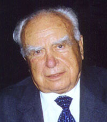 Turi Vasile  nato a Messina nel 1922 ed  morto il 1 settembre 2009 all'et di 87 anni. Laureato in lettere a Roma con il prof. Natalino Sapegno. Giovanissimo debutta come commediografo - radio,cinema e televisione. Vasile scrive,dirige e produce pi di cento film,cura programmi radiofonici,realizza serie televisive. Tra i film pi significativi da lui prodotti si ricordano: "PROCESSO ALLA CITTA' "di Luigi Zampa, "I VINTI"  di Michelangelo Antonioni, "IO LA CONOSCEVO BENE" di Antonio Pietrangeli;" OPERAZIONE SAN GENNARO" di Dino Risi; "IL PADRE DI FAMIGLIA" di Nanny Loy, "ANONIMO VENEZIANO"  di Enrico Maria Salerno; "I TULIPANI DI HAARLEM" e "PANE E CIOCCOLATA" di Franco Brusati; "ROMA" di Federico Fellini. Nell'intensa attivit produttiva non ha trascurato il teatro  stato autore di numerose commedie, tra cui "L'arsura", "La procura","L'acqua" e, in tempi pi recenti, "Una famiglia patriarcale", "Quiz" (con la regia di Andrea Camilleri), "La confusione e Lia rispondi".  stato presidente dell'INDA (Istituto Nazionale del Dramma Antico), nonch critico letterario e collaboratore de Il Giornale.