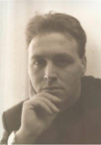 Vincenzo Cicero nato a Messina il 30 novembre 1962. Occupazione attuale:traduttore di opere filosofiche e consulente esterno della Ruscoli Libri s.r.l. di Milano.Scrive importanti saggi filosofici e didattici